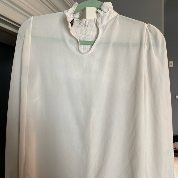 Long sleeve lace on top white blouse - Picture 2 of 2